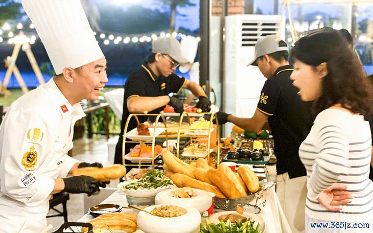 Michelin Guide 'cảnh báo' du khách không nên bỏ qua món mì Quảng khi đến Đà Nẵng - Ảnh 1.