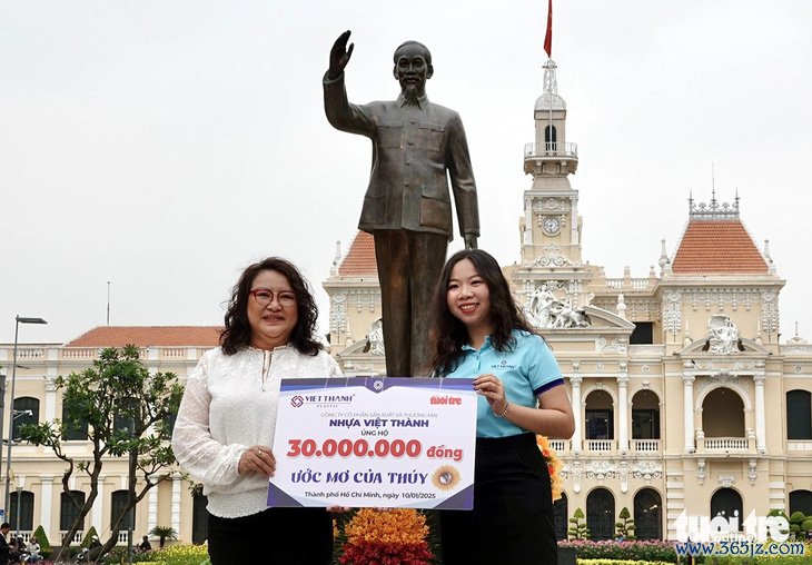 Quên cơn đau， bệnh nhi ung thư háo hức trải nghiệm xe buýt hai tầng và metro số 1 - Ảnh 7.